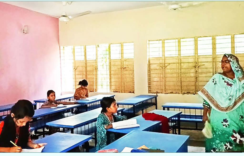 পাঁচ শিক্ষকের বিদ্যালয়, তিন ক্লাস মিলিয়ে হাজির ৬ শিশু