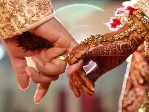 বাংলাদেশে বিবাহ বিচ্ছেদ (বিবাহ বিচ্ছেদ) দেশের ব্যক্তিগত আইন দ্বারা নিয়ন্ত্রিত হয়, যা ধর্ম অনুসারে ভিন্ন ভিন্ন হয়