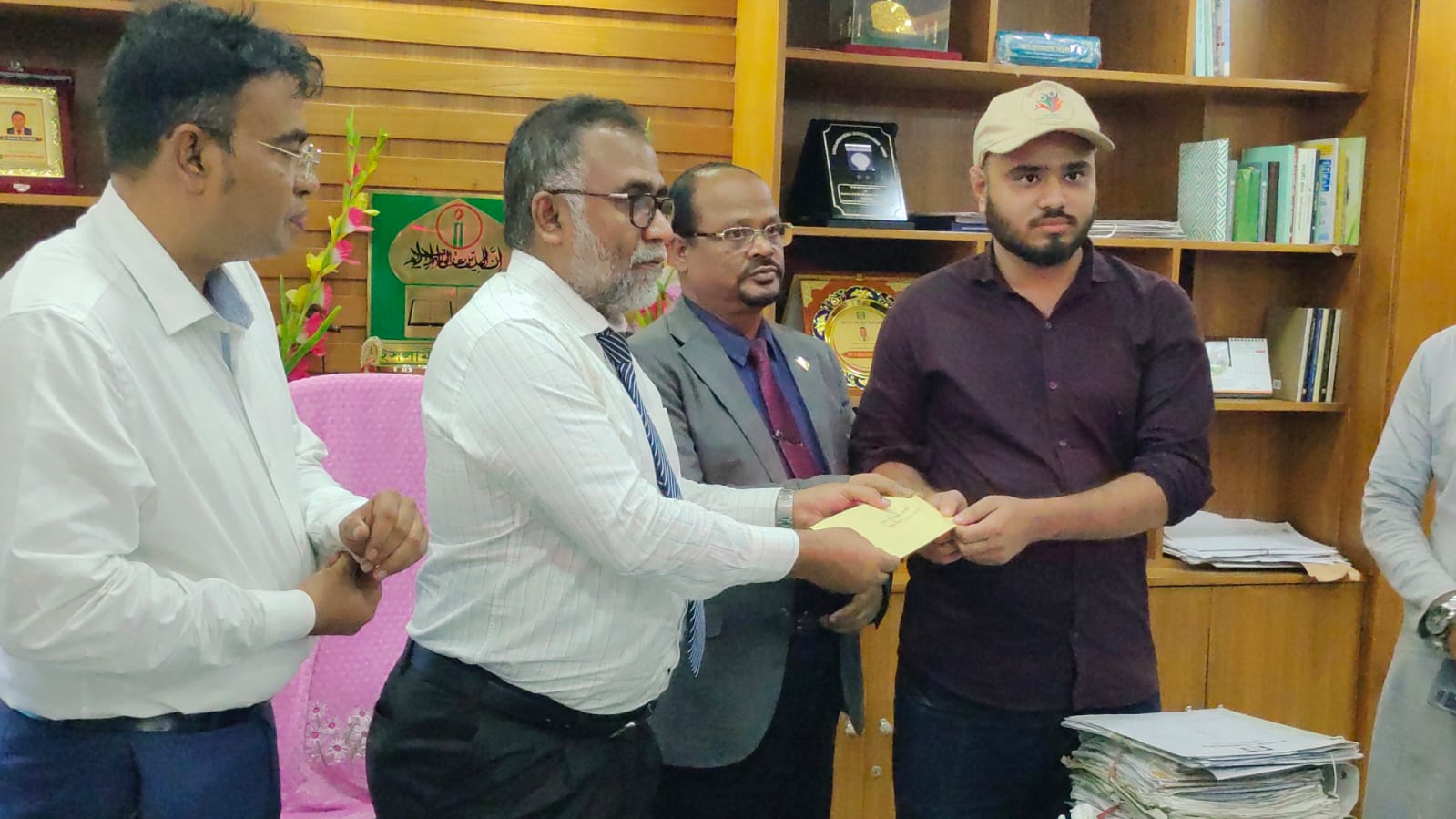ইবিতে জুলাই আহতদের উপাচার্যের পক্ষ থেকে বিশেষ অনুদান
