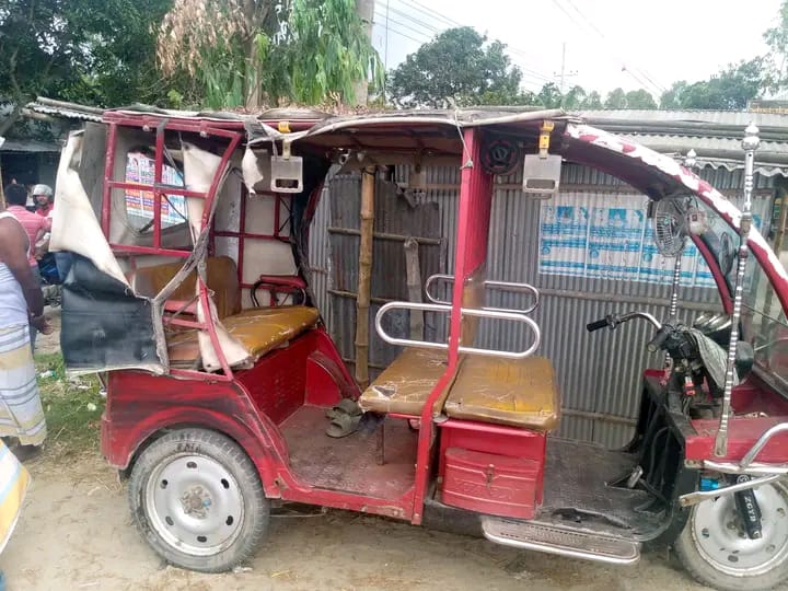 নীলফামারীতে অটো-ট্রাক্টর মুখোমুখি সংঘর্ষে নিহত- ১
