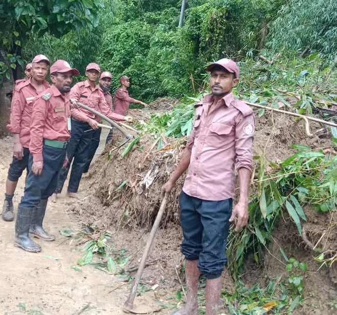 পাহাড় ধস মোকাবিলায় হিল ভিডিপির সাহসিকতা ও জনসেবার অনন্য দৃষ্টান্ত