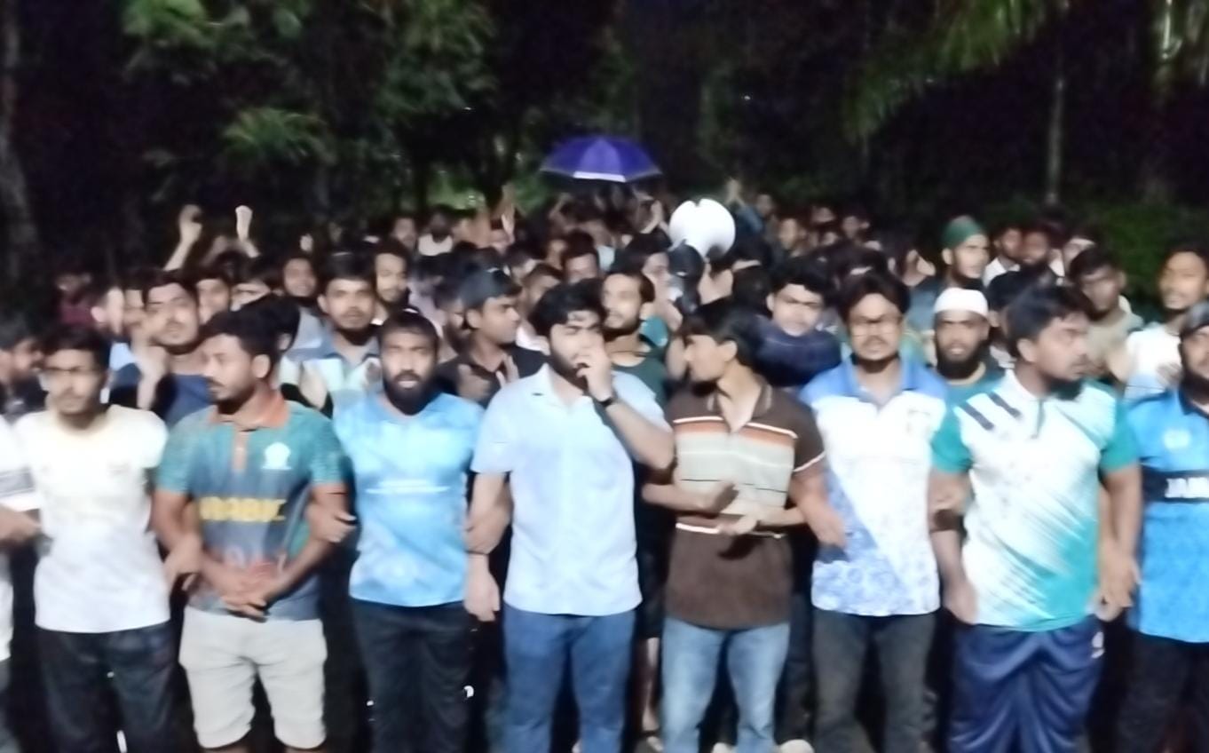 তুমি কে? আমি কে? রাজাকার! রাজাকার!- মধ্যরাতে উত্তাল ইবি
