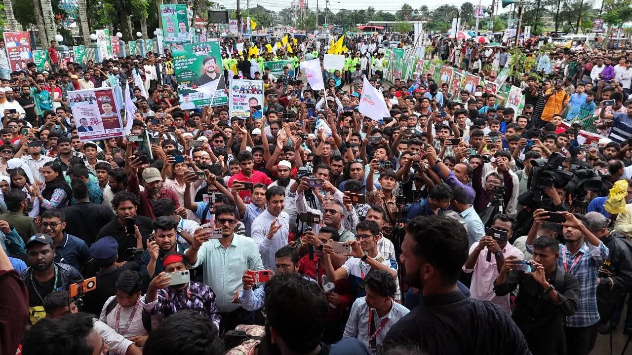 সারাদেশে আইন-শৃঙ্খলা পরিস্থিতির অবনতির প্রতিবাদে নীলফামারী জেলা ছাত্রদলের বিক্ষোভ মিছিল