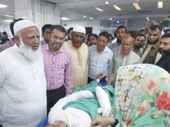 উত্তরায় বিমান বিধ্বস্তে আহতদের দেখতে জাতীয় বার্ন ইউনিটে আমীরে জামায়াত ও সেক্রেটারি জেনারেল