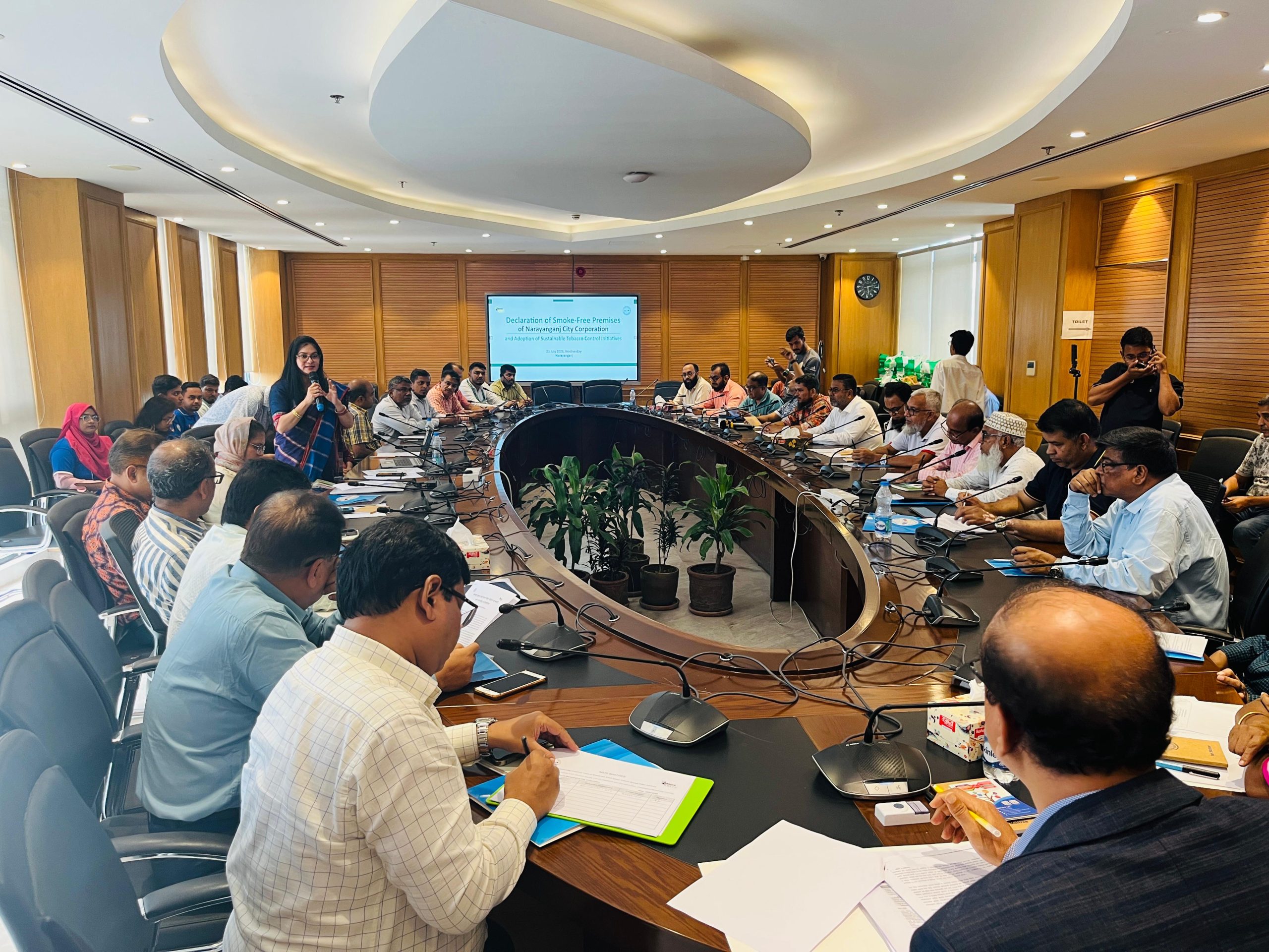অধূমপায়ীদের স্বাস্থ্য সুরক্ষায় নারায়ণগঞ্জ সিটি কর্পোরেশন কার্যালয় ধূমপানমুক্ত ঘোষণা