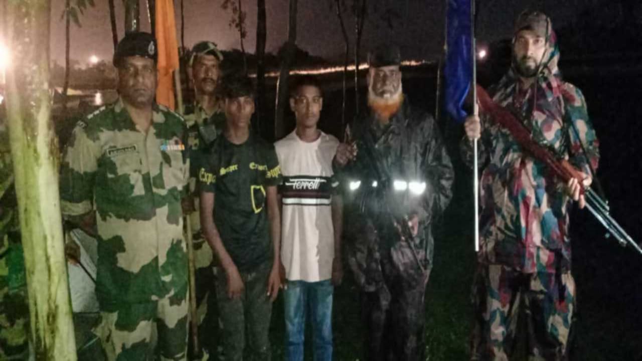 সীমান্তে আত্মীয়কে নিয়ে ঘুরতে গিয়ে ভুল করে ভারতের সীমানায় ঢুকে পড়া দুই বাংলাদেশি তরুণকে আটক করার ফেরত দিয়েছে বিএসএফ