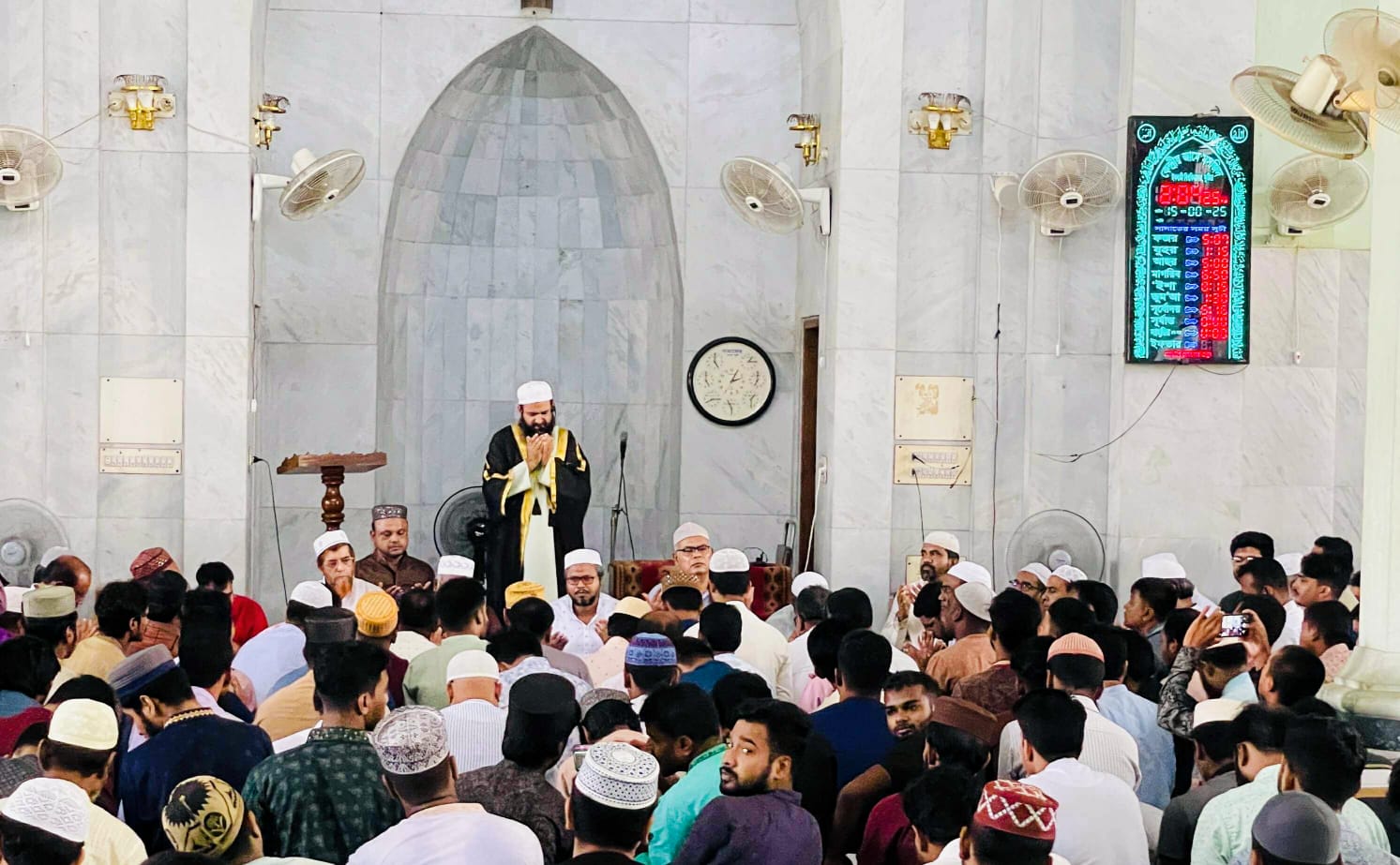 রাজনীতিতে যেন পরামর্শক ভূমিকা রাখতে পারেন’— ইবিতে বেগম খালেদা জিয়ার জন্য দোয়া