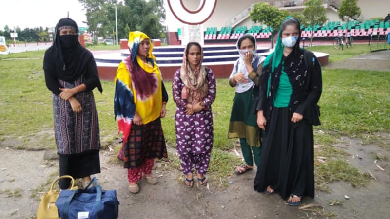 ভারতে অনুপ্রবেশ করা ৫ বাংলাদেশিকে বিজিবির কাছে হস্তান্তর