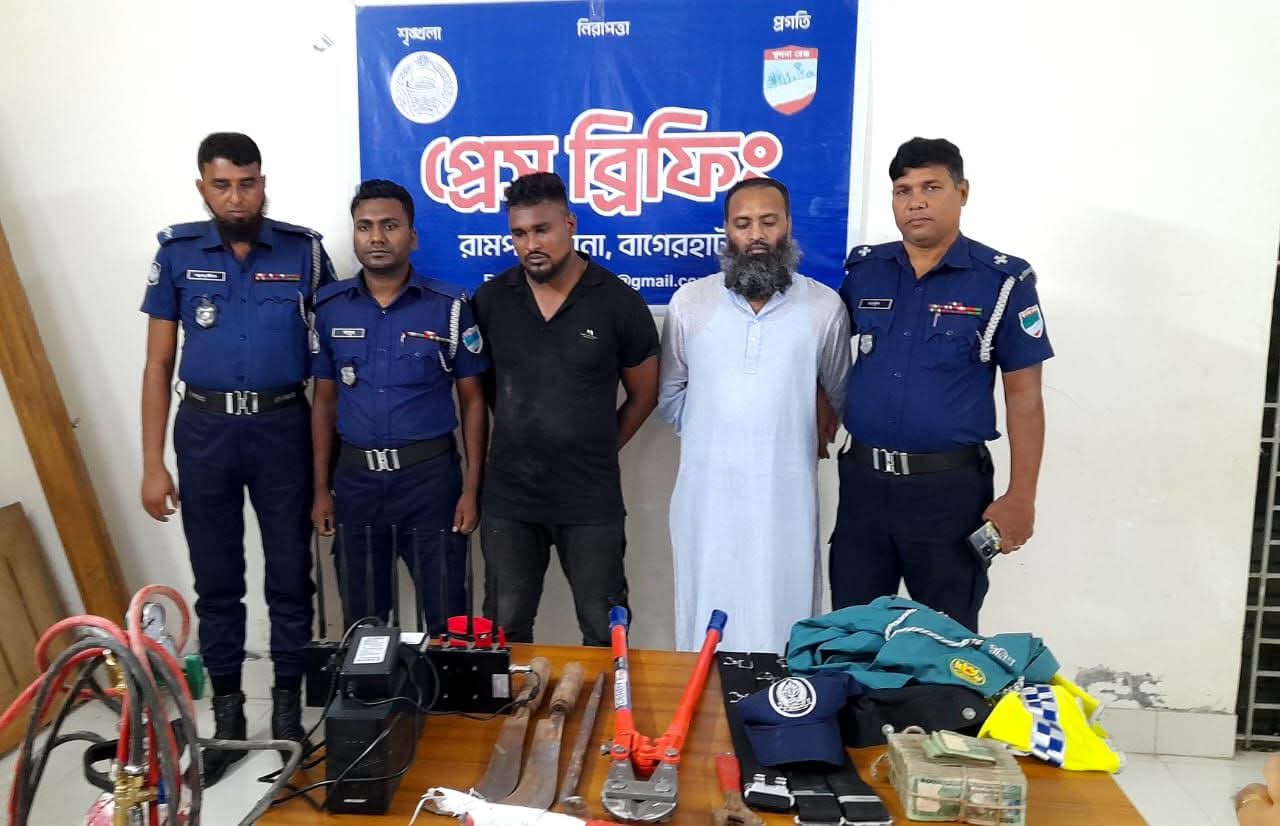 বাগেরহাটে পুলিশের পোশাক পরে সংঘবদ্ধ ডাকাতির প্রস্তুতি, আটক,২