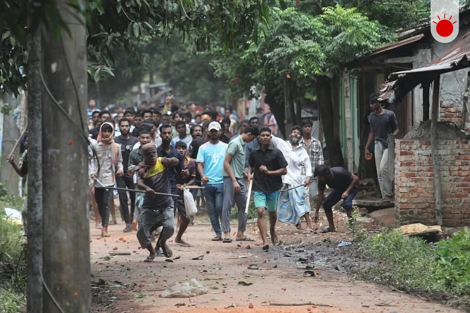 চট্টগ্রাম বিশ্ববিদ্যালয়ে আবারও সংঘর্ষ, সহ-উপাচার্যসহ আহত ১০