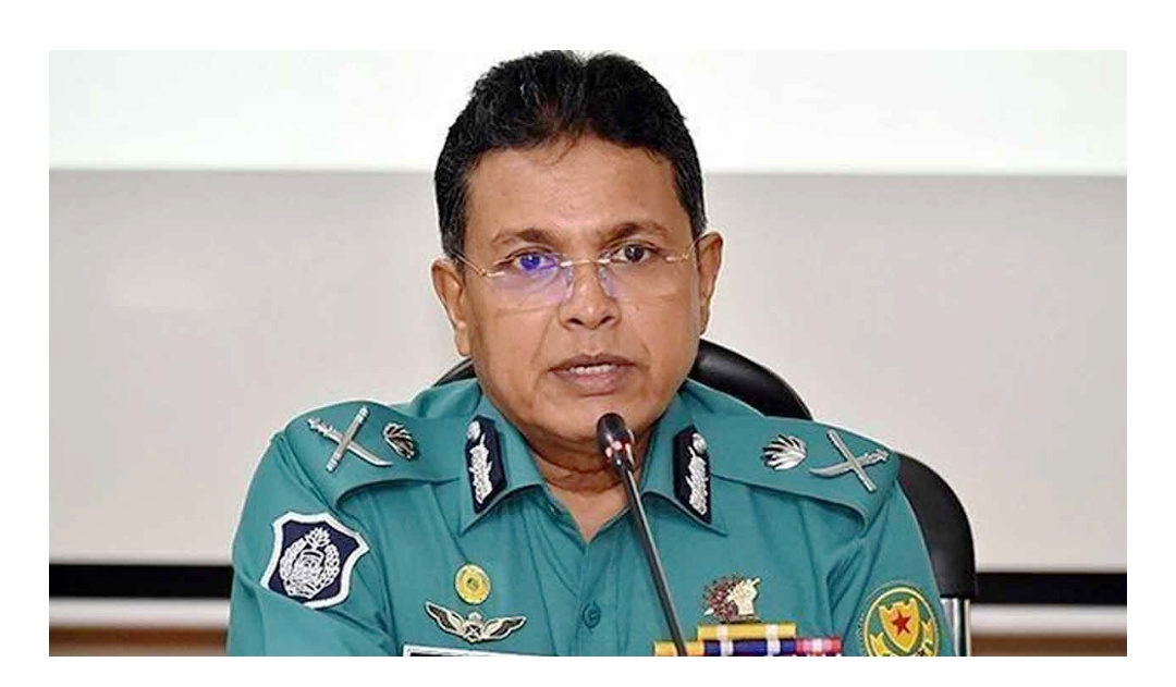 সাবেক ডিএমপি কমিশনার হাবিবুর রহমানসহ পলাতক ৪ আসামির বিরুদ্ধে গ্রেপ্তারি পরোয়ানা।