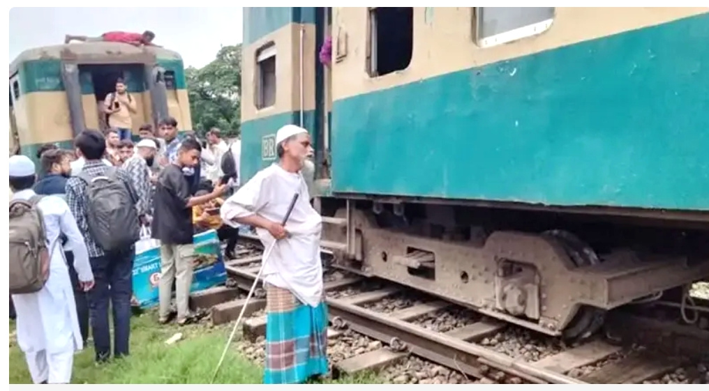 ঢাকাগামী যমুনা এক্সপ্রেস বিমানবন্দর স্টেশনের কাছে লাইনচ্যুত।