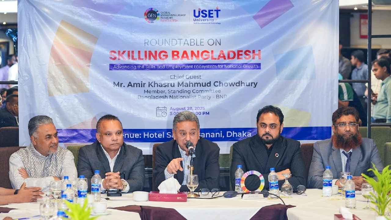 ক্ষমতায় গেলে ১৮ মাসে ১ কোটি মানুষকে চাকরি দেবে বিএনপি: আমীর খসরু