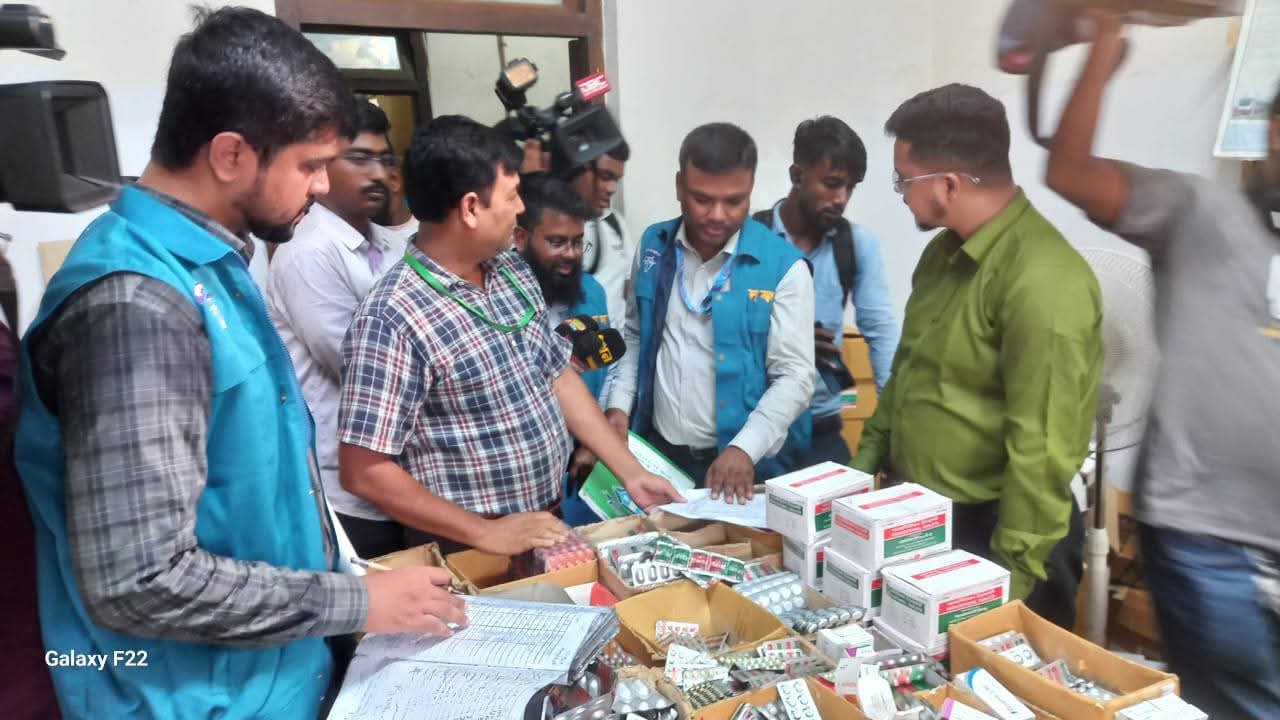 দুদক এনফোর্সমেন্ট ইউনিট হতে আজ (১০-০৯-২০২৫ খ্রি.) ৪টি অভিযোগের বিষয়ে এনফোর্সমেন্ট অভিযান পরিচালনা করা হয়
