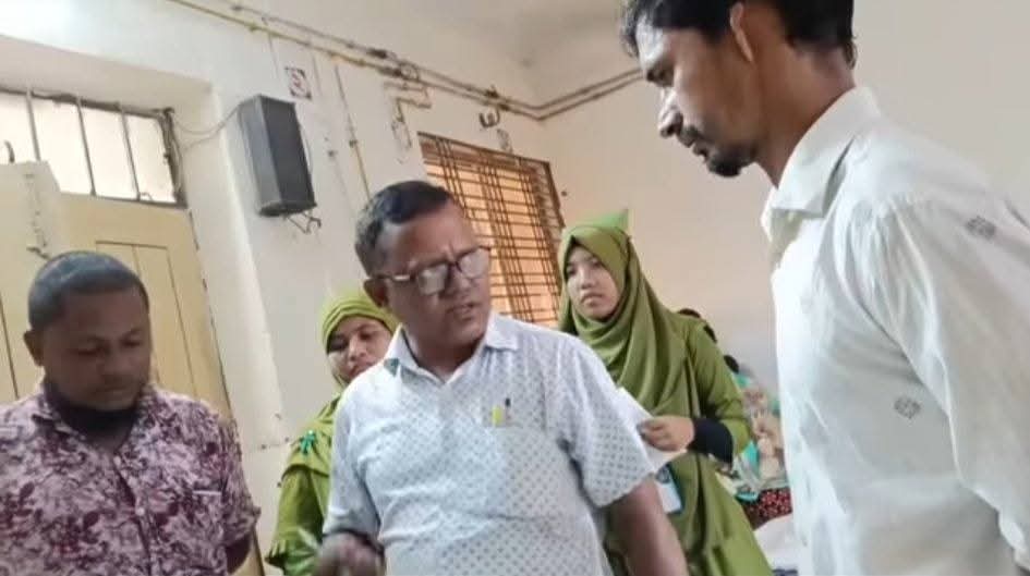 পঞ্চগড় চিকিৎসকের ভিডিও ভাইরাল! ২৪ ঘন্টার মধ্যে জবাব চেয়ে নোটিশ !