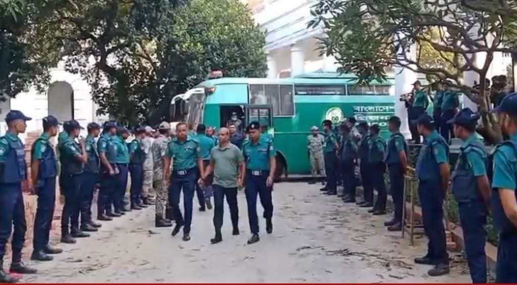 ১৫ সেনা কর্মকর্তাকে আদালতে হাজিরের পর কারাগারে পাঠানোর নির্দেশ