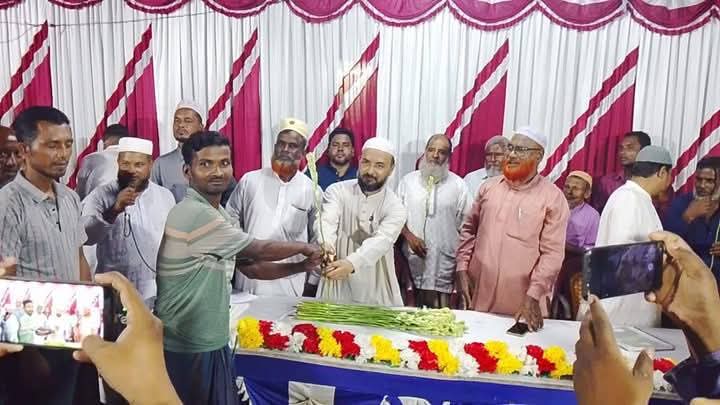 ৪১ জন নেতাকর্মীকে সঙ্গে নিয়ে বাংলাদেশ জামায়াতে ইসলামী দলে যোগ দিয়েছেন বাংলাদেশ জাতীয়তাবাদী দল বিএনপির অঙ্গসংগঠনের নেতা নাঈবুল ইসলাম