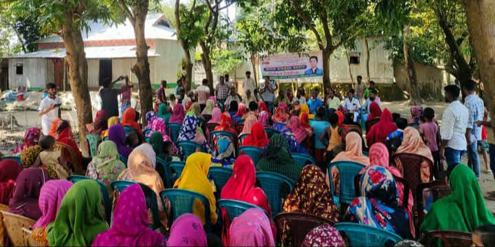 ধর্মপাশা উপজেলার বাবুপুরে গ্রামে মাহবুবুর রহমানের পক্ষে নারীদের উঠান বৈঠক 