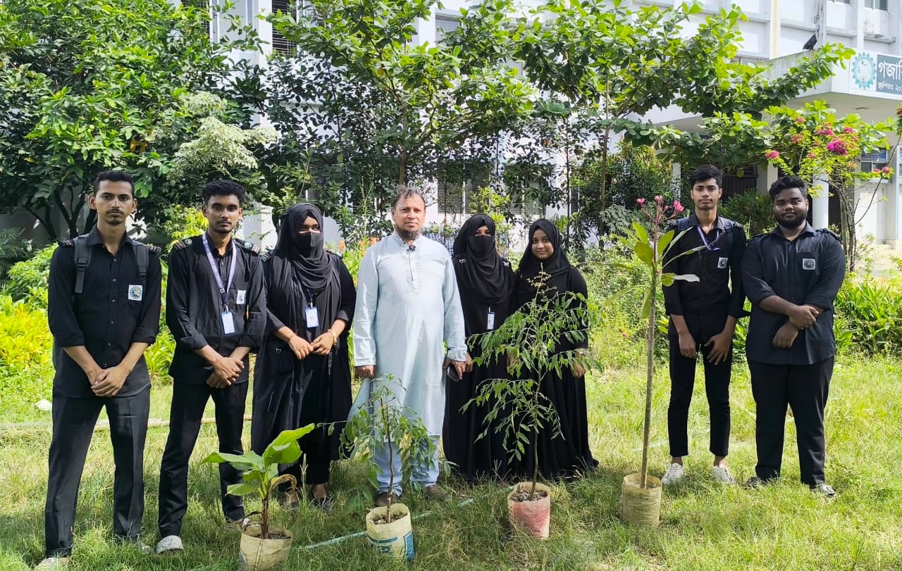 সাংবাদিক আশরাফ ইকবালের জন্মদিনে সোনারং তরুছায়ার গাছের চারা বিতরণ