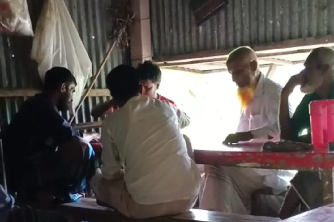 ধর্মপাশায় পাইকুরাটিতে জুয়ার আসর