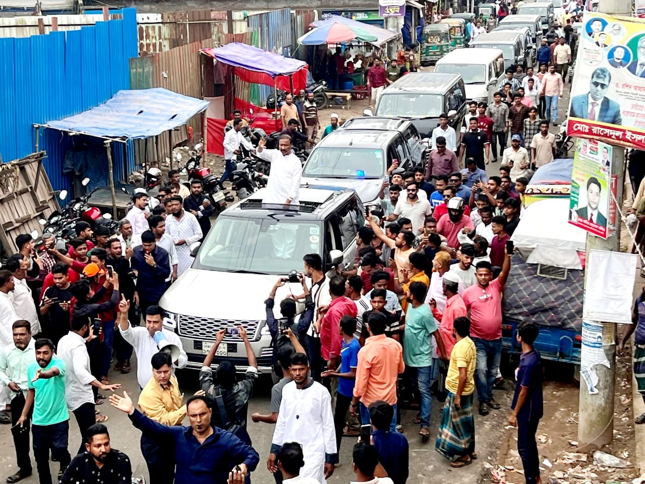 মনোহরগঞ্জে নেতাকর্মী ও জনতার উচ্ছ্বাসে উৎসবমুখর আবুল কালামের গণসংযোগ