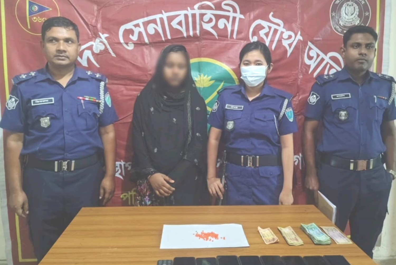 মাধবপুর আর্মি ক্যাম্পের অভিযানে চুনারুঘাটে ১২২ ইয়াবাসহ তরুণী আটক