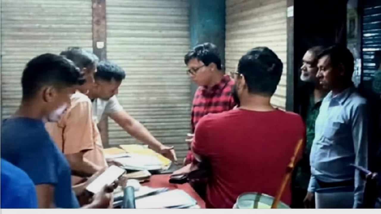 নাশকতা ঠেকাতে মাধবপুর প্রশাসনের কড়াকড়ি, খোলা তেল বিক্রিতে অভিযান