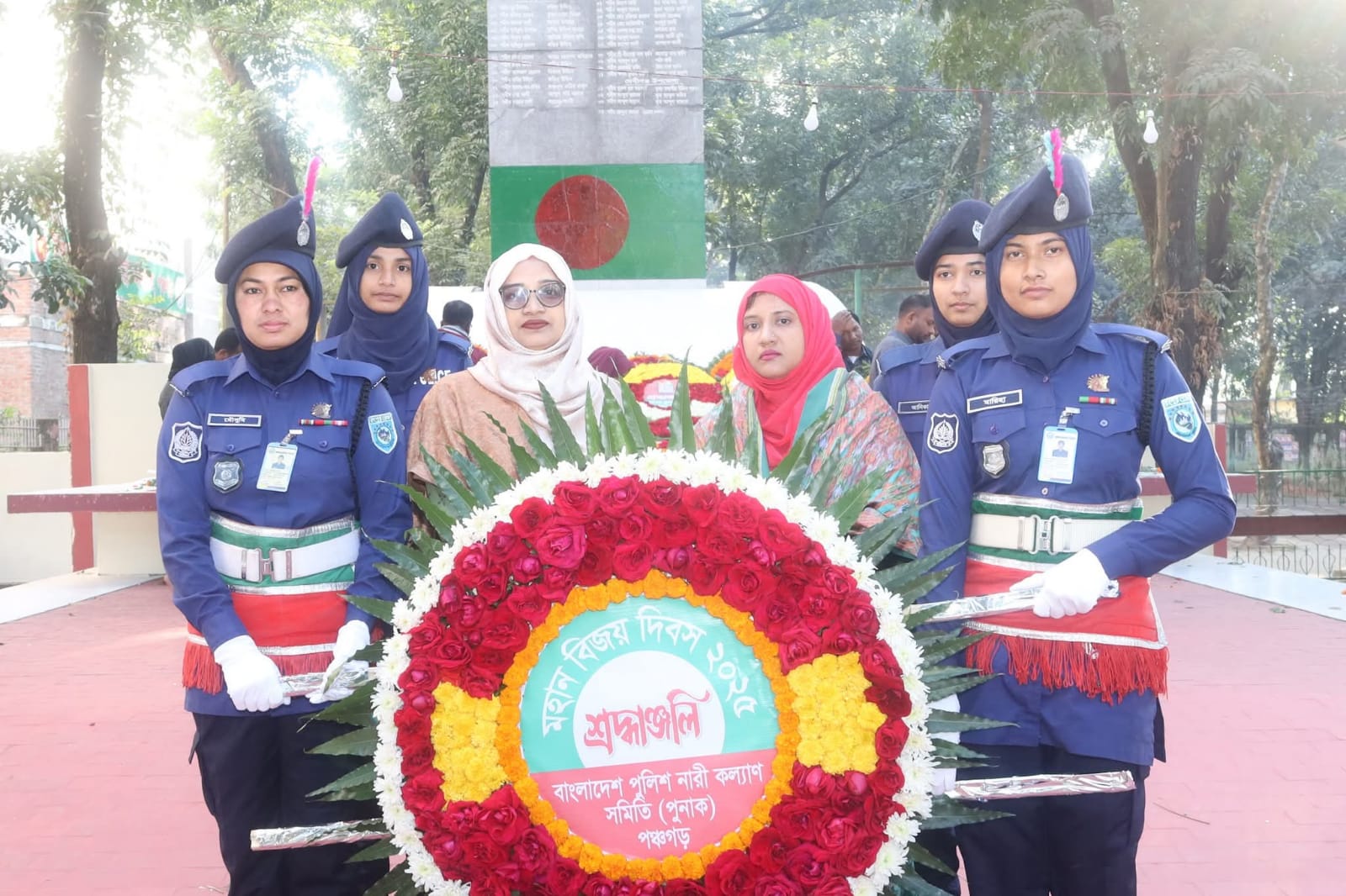 পঞ্চগড় পুলিশ পুনাক, সভানেত্রী ১৬ ডিসেম্বর মহান বিজয় দিবস উপলক্ষ্যে মুক্তিযোদ্ধা স্মৃতিস্তম্ভে পুষ্পস্তবক অর্পণ ও শ্রদ্ধাঞ্জলি