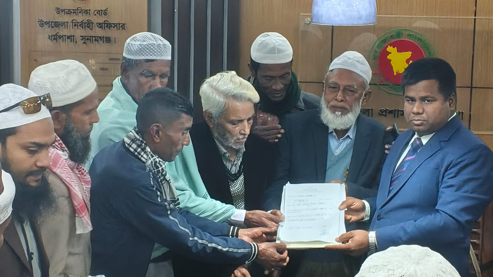 সুনামগঞ্জ-১ আসনের ইসলামী আন্দোলন বাংলাদেশ এর প্রার্থী রফিকুল ইসলাম চৌধুরীর মনোনয়নপত্র দাখিল