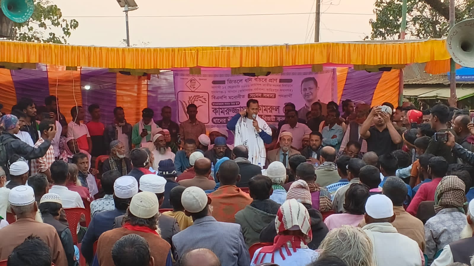 ধর্মপাশা উপজেলার জয়শ্রী বাজারে বিএনপির নির্বাচনী পথ সভায়- প্রার্থী কামরুজ্জামান কামরুল