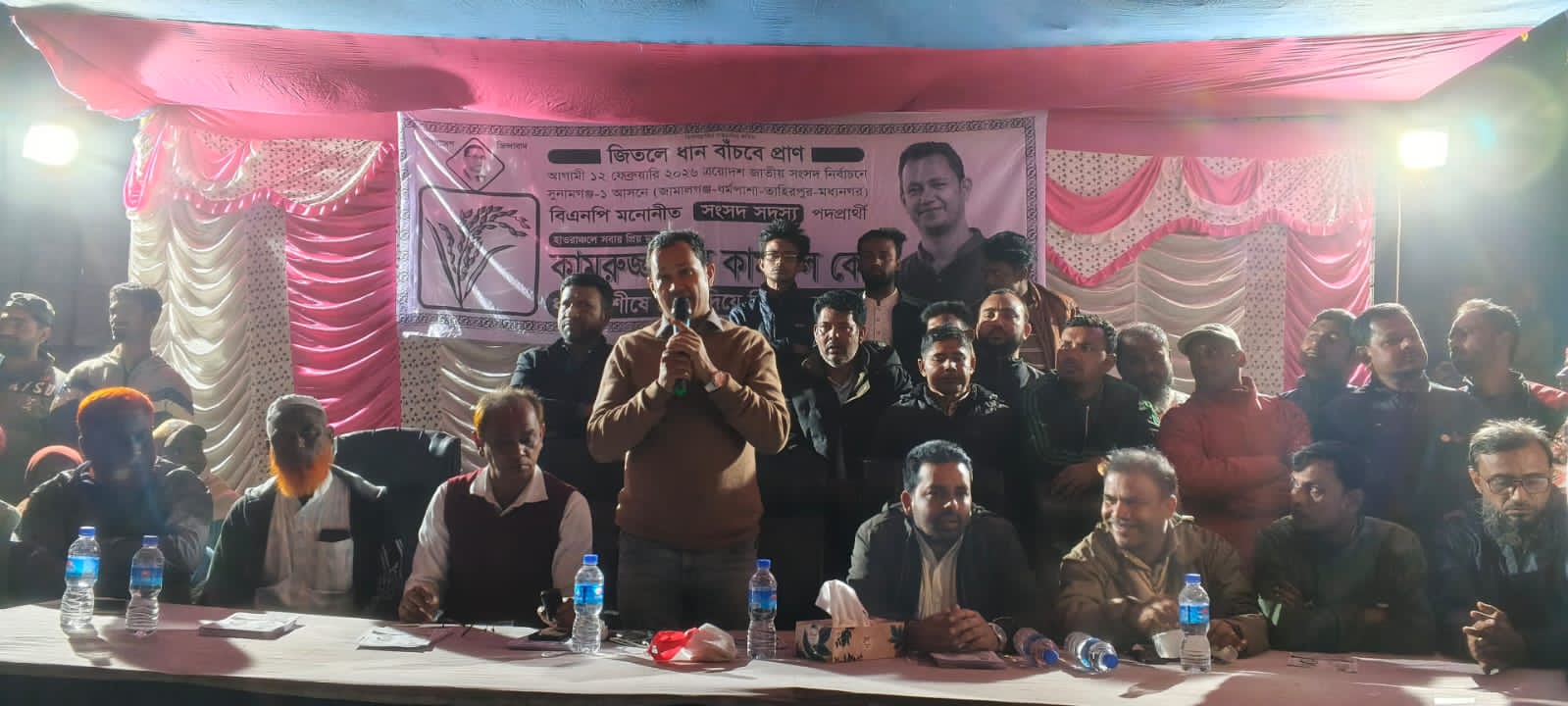মধ্যনগর উপজেলায় বিভিন্ন ইউনিয়নে বিএনপির প্রার্থী কামরুজ্জামান কামরুলের পথ সভা