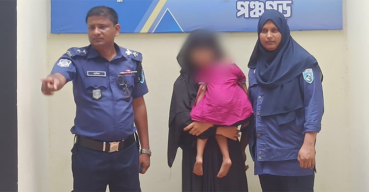 সীমান্তে অবৈধ অনুপ্রবেশের দায়ে শিশুসহ এক নারীকে ফেরত দিয়েছে ভারতীয় সীমান্তরক্ষী বাহিনী (বিএসএফ)