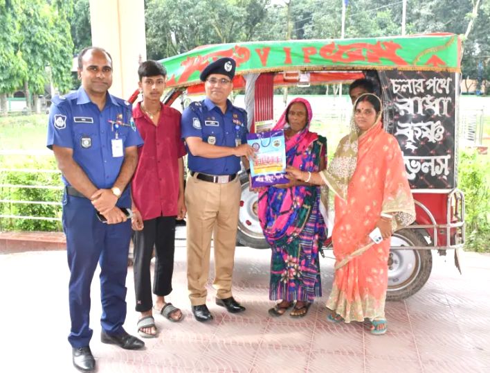ছিনতাই হওয়া অটো ফিরে পেয়ে খুশি রামকৃষ্ণ!!