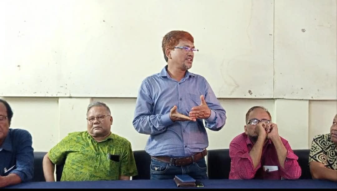 সিনিয়র সাংবাদিক মোশারফ হোসেন সম্পাদিত জেলার দৈনিক হিসেবে ডিক্লারেশন পেল ‘পঞ্চগড় খবর