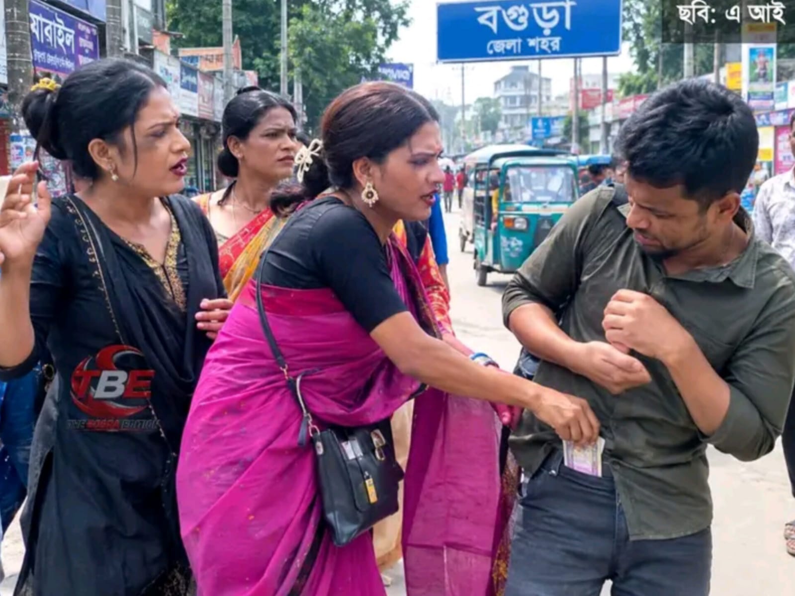 বগুড়াতে হিজড়া সম্প্রদায়কে ঘিরে চাঁদাবাজির অভিযোগ ও জনভোগান্তি: বাস্তবতা, আইন ও করণীয়