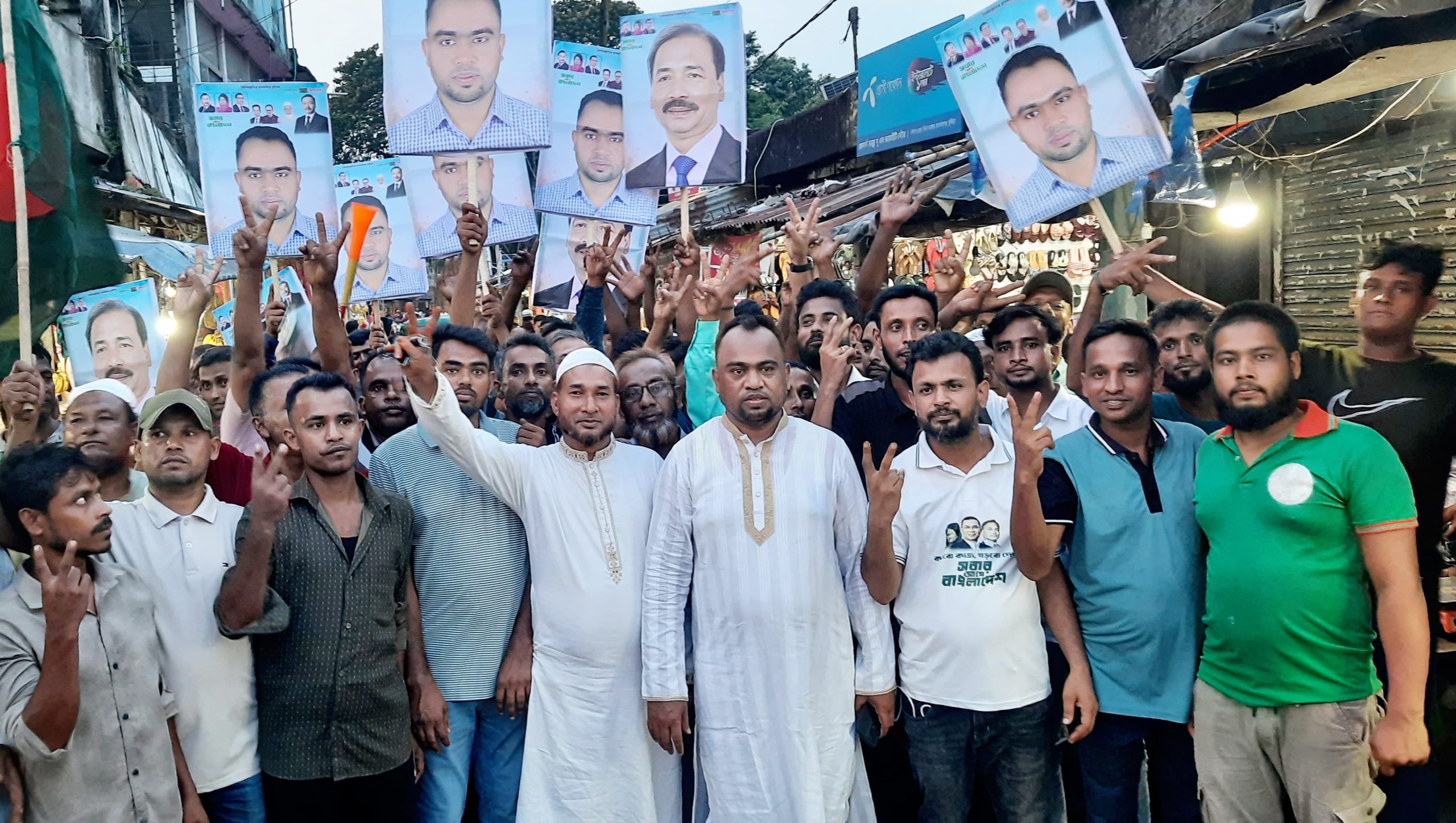 চেয়ারম্যান প্রার্থী মঞ্জুর আলমের সমর্থনে বিশাল শোডাউন