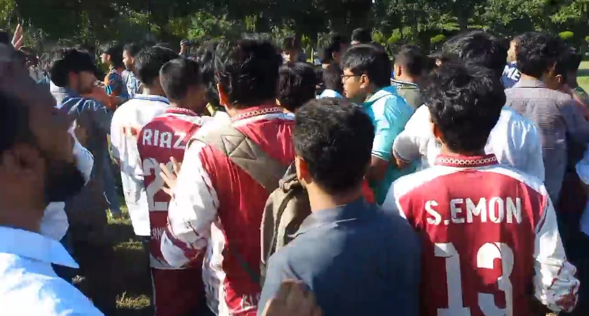 ইবিতে দুই দফা সংঘর্ষের পর ফুটবল টুর্নামেন্ট স্থগিত, সাংবাদিকসহ আহত অন্তত ১৪