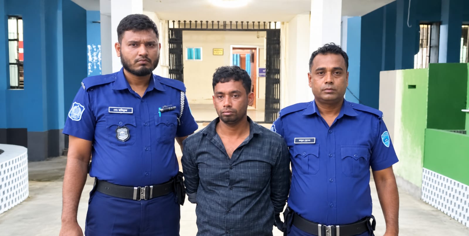 মনোহরগঞ্জে অস্ত্র-মাদকসহ একাধিক মামলার পরোয়ানাভুক্ত আসামি গ্রেপ্তার