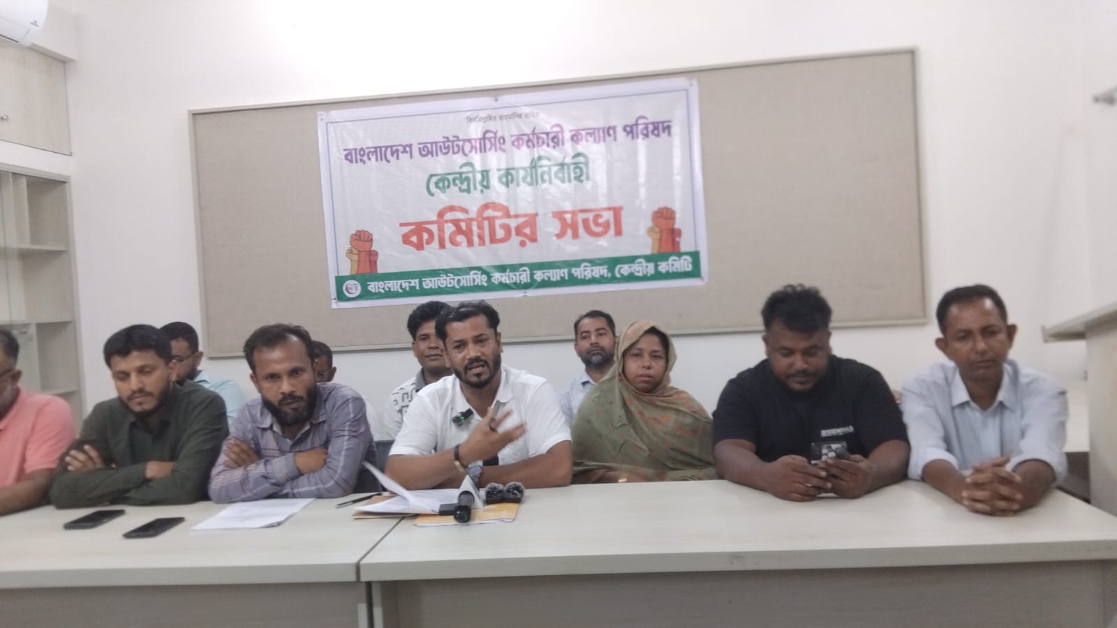 ঠিকাদারি বাতিলকে স্বাগত জানিয়ে নিয়োগ ও চাকরি স্থায়ী করার দাবী আউটসোর্সিং কর্মচারী কল্যাণ পরিষদের