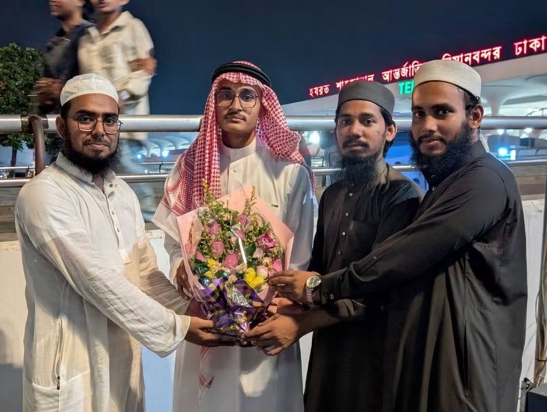 পবিত্র ওমরাহ পালন শেষে দেশে ফিরেছেন আকিফ আব্দুল্লাহ: সাধারণ আলেম সমাজের অভিনন্দন