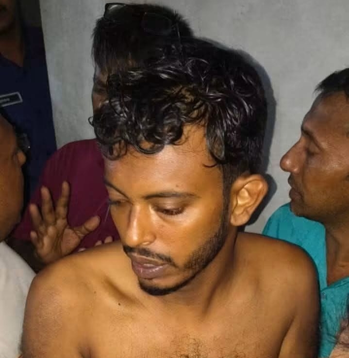 মোহনপুরে মাকে কুপিয়ে হত্যা, বাবাকে গুরুতর জখমের অভিযোগ
