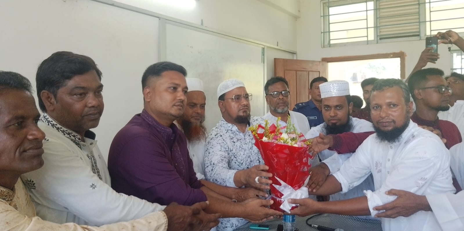 অনেক দিন পর এডহক কমিটির গঠিত হয়েছে সভাপতি হিসেবে নয় শাসক নয়, সেবক (খাদেম)”হিসেবে কাজ করতে চাই?