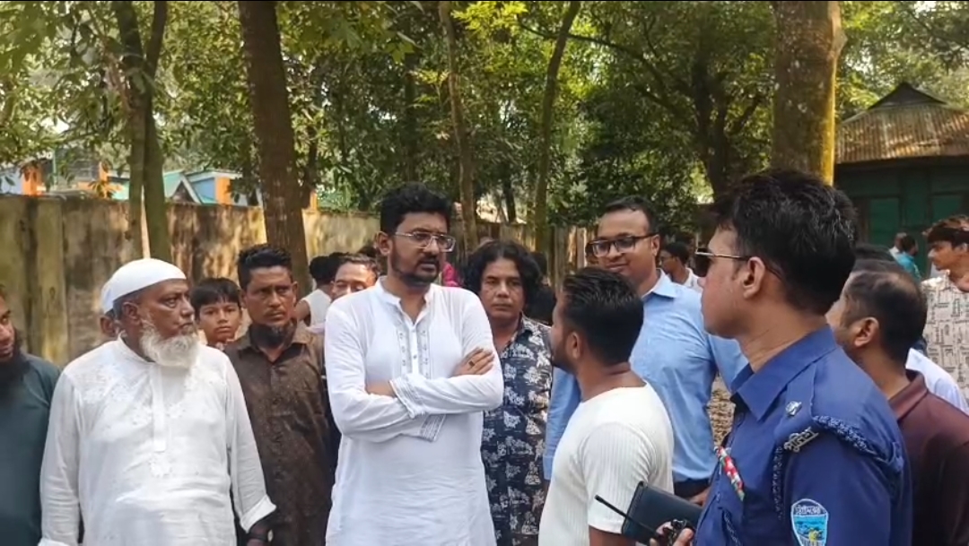 ‎চান্দিনায় আদালতের আদেশে অবৈধ দখল উচ্ছেদ, বাদীকে জমি বুঝিয়ে দিল প্রশাসন।