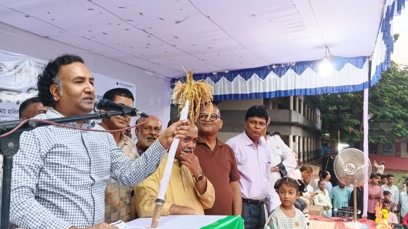 রুহিয়ায় বিএনপির নির্বাচনী জনসভা অনুষ্ঠিত