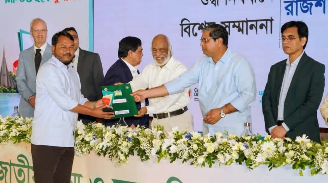 ‘শুদ্ধ জন্ম ও মৃত্যু নিবন্ধন নিশ্চিতের’ স্বীকৃতিস্বরূপ পুরস্কার পেল রাজশাহী সিটি কর্পোরেশন