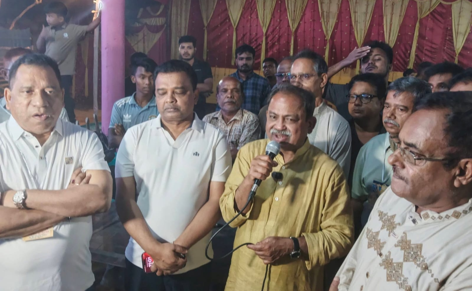 ঠাকুরগাঁওয়ে পূজা মণ্ডপ পরিদর্শন করলেন মির্জা ফয়সল আমীন